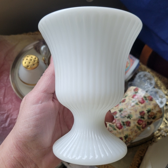 Vintage E.O. Brody Milk Glass Pedestal Vase ~ M7000 ~ Cleveland, OH ~ 1960s - Picture 7 of 14